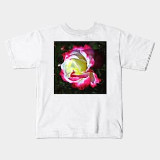 Open mind/Different view rose Kids T-Shirt